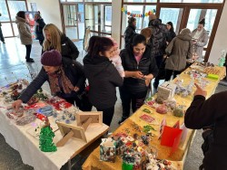 2340 лв. са събрани от Коледния базар в Новачене. Сумата е дарена за лечението на Георги Санкев