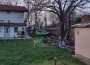 Лек автомобил „излетя” от пътя и се приземи в двора на къща в Радотина