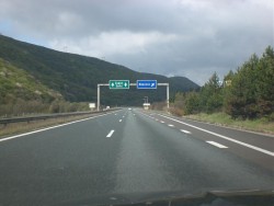 На 27 и 28 юни поетапно ще се премахва крайпътна растителност при пътен възел "Жерково".Шофирайте внимателно!