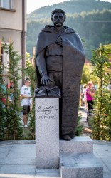 С тържествена церемония беше открит паметник на Васил Левски в гр. Етрополе