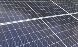 Фотоволтаици върху покривите на санираните блокове