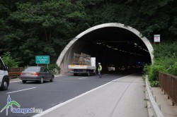 През следващата седмица през нощта за почистване ще се ограничава движението в една от тръбите на тунел „Ечемишка“ на АМ „Хемус“ 