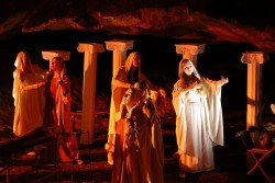 Интерактивният спектакъл ВЪЗКРЕСЕНИЕТО НА ЕВРИДИКА възхити публиката в недрата на пещера Магурата