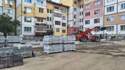 Благоустрояват пространството между блокове 48 и 49 в ЖК “Васил Левски“