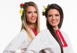 Ива и Велислава Костадинови ще пеят на „Фестивала на бъчвата” във Врачеш