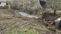 Продължава почистването на речните корита след частичното бедствено положение