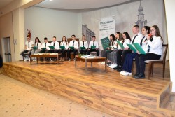 Учениците от 12 “б“ клас на ППМГ предоставиха дарение за мемориал, който да стане част от съхранената историческа памет на Ботевград  