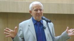 Учителят Тео пред златаровци: За да си незаменим, трябва да знаеш това, което го няма в Гугъл, и да решаваш задачи, които ИИ не може да реши