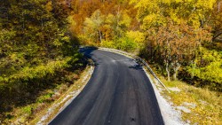 За авариен ремонт на съоръжение движението в участък от път I-1 в прохода „Витиня“ се осъществява двупосочно в едната лента