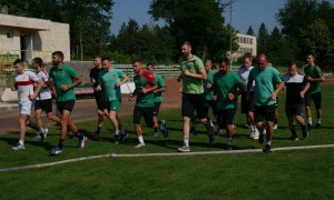 Футболистите с ново равенство у дома