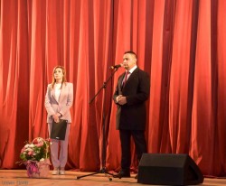 Етрополе завърши честването на Освобождението с празничен концерт от местни таланти и препълнена зала