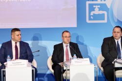 ВиК операторите да не повишават цената на водата, поискаха министър Иванов и председателят на регионалната комисия