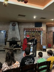 Дамски клуб Ботевград зарадва децата със специални потребности от общината