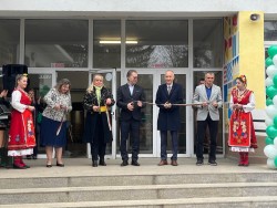 Откриха СТЕМ- център и обновената база на ПГТМ „Христо Ботев“