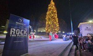 Правец се преобрази с нова коледна украса