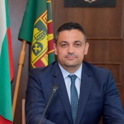 Кметът на Община Етрополе подписа договор