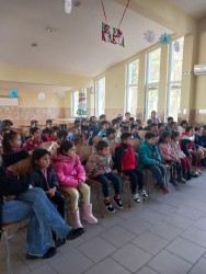 Коледно тържество в ОУ „Христо Ботев” – с.лопян