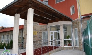 Благотворителен коледен базар в Дом за възрастни хора “Д-р Адриян Атанасов“