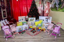 Елаците-Мед АД отново зарадва децата от Средногорието и Етрополе за Коледа