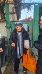 180 жители на община Ботевград получиха коледни пакети от благотворителната кампания „Сподели Коледа“