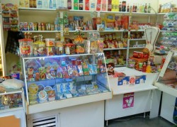 КЗК започва проучване за нелоялни търговски практики от доставчици на храни за малките магазини