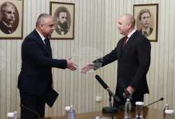 Отиваме на избори, заяви държавният глава Румен Радев