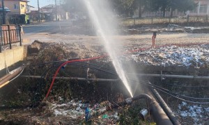 Спукана тръба на водопровода на бул. „Трети март”