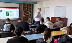 Началникът на РУ-Правец обсъди с гимназисти вредата от употребата на наркотици