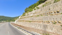 До 29 януари за обследване на анкерната стена на път I-1 ще се променя организацията на движение в 500-метров участък от АМ „Хемус“ в Софийска област