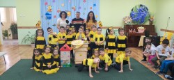Пчелари от дружество “Димитър Панчев“ гостуваха в детска градина “Синчец“