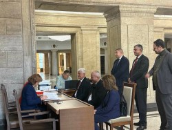 Румен Радев се регистрира за изборите в коалиция "Прогресивна България"