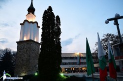 С 3D мапинг шоу и празнична заря завърши честването на Националния празник в Ботевград