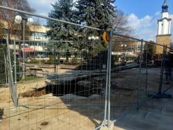 Ремонтните дейности на градския площад ще се извършват по начин, който да не затваря достъпа до търговските обекти