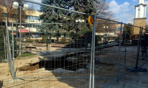 Ремонтните дейности на градския площад ще се извършват по начин, който да не затваря достъпа до търговските обекти