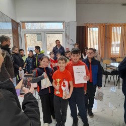 Отборът по шахмат на СУ "Христо Ясенов", възраства група първи-четвърти клас - шампион на Софийска област