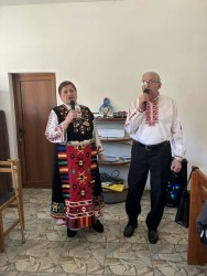 Кметството в с. Лопян поздрави дамите от селото