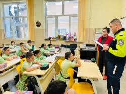 Четвъртокласници от ОУ „Никола Вапцаров“ учиха за съда и правосъдието в рамките на „Детско полицейско управление“