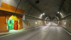 Поетапно ще се променя организацията на движение в тунелите „Витиня“, „Ечемишка“ и „Правешки ханове“ на АМ „Хемус“ за почистване на пътните знаци