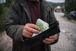 Повдигнаха обвинение на мъж от Лопян за присвояване на намерено портмоне