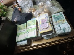 При полицейска акция са разкрити значителни суми и документи в жилището на осъждан мъж