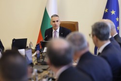 Гюров: В последните часове преди смяната на властта е пусната поръчка за мантинели за половин милиард евро