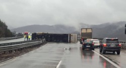 Временно ограничение на движението при км 35 на АМ „Хемус“ поради аварирал камион