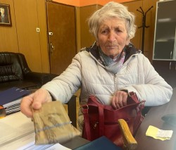 Ученици от ОУ “Васил Левски“ в Ботевград намериха портмоне и го върнаха на неговата притежателка 