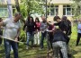 Общински съветници и ученици засадиха редки видове дръвчета в двора на гимназията
