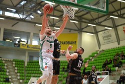 Балкан започна плейфите с разгромна победа