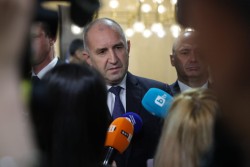 Кабинетът няма да замразява минималната работна заплата до 2028 г., увери премиерът Румен Радев