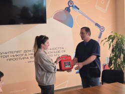 НПГ по КТС получи първия училищен дефибрилатор в региона