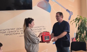 НПГ по КТС получи първия училищен дефибрилатор в региона