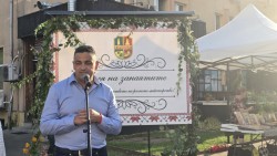 Над 55 майстори от цяла България представят своето изкуство на Алеята на занаятите в Етрополе