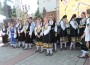 Ути Бъчваров впечатли Етрополе с гигантска етрополска баница 